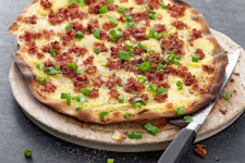 Tarte flambée à la Suisse